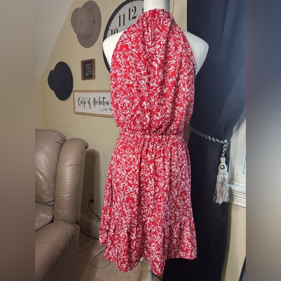 NWOT Floral Red and White Mini Dress cut out shoulders size medium - Picture 7 of 9